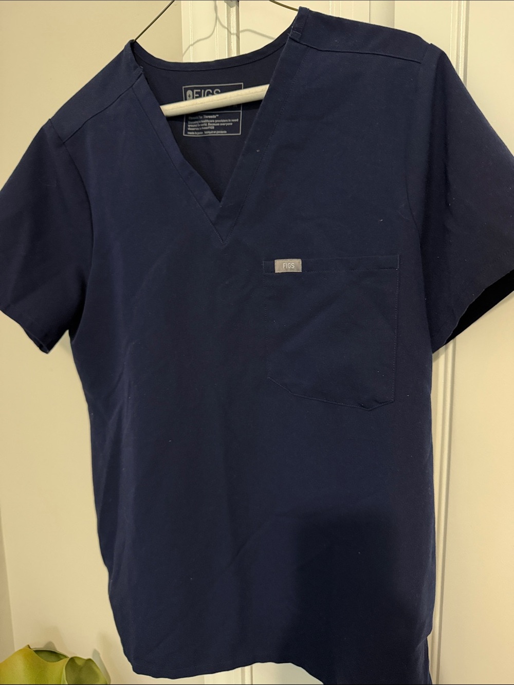 Figs women’s Navy V-Neck Short Sleeve Scrub Top